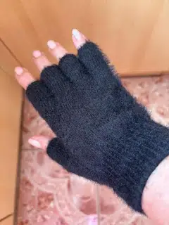 Černé huňaté rukavice bezprstové