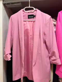 Růžové sako