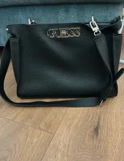 Kabelka Guess