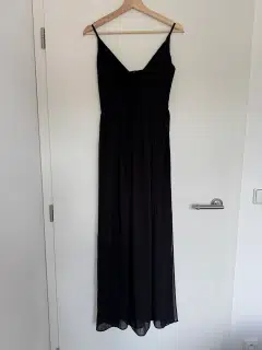 Dlouhé šaty s rozparkem