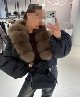 PÉŘOVÁ ČERNÁ BUNDA S PRAVOU KOŽEŠINOU