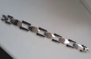 Unisex náramek z chirurgické oceli – elegantní moderní design