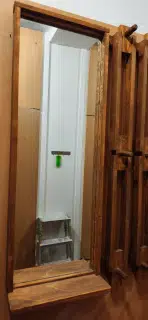 Věšák se zrcadlem